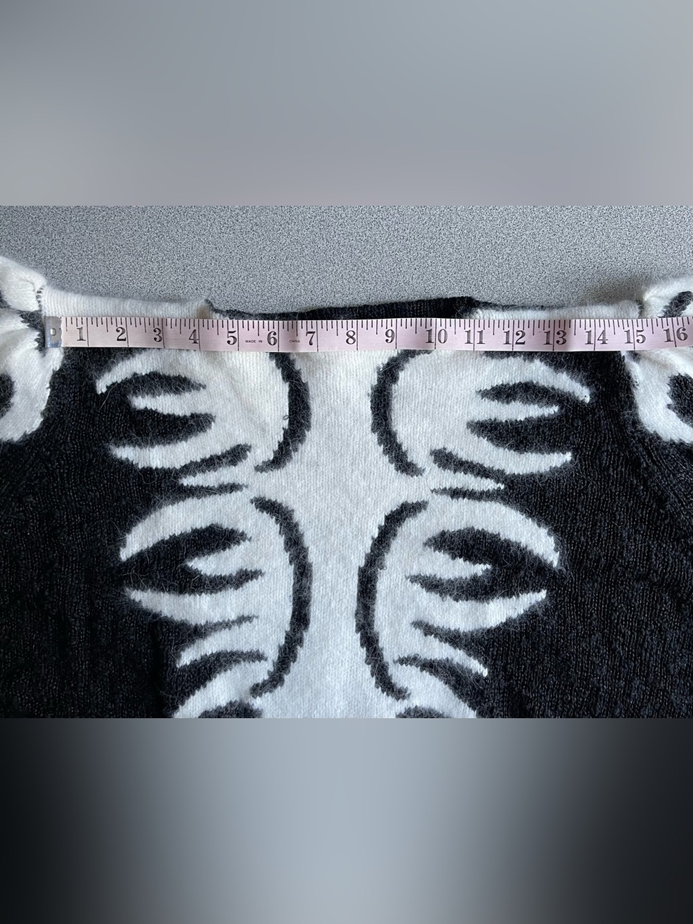 Vintage Olsen Black and White Angora Patterned Sweater Size XL - Picture 8 of 11